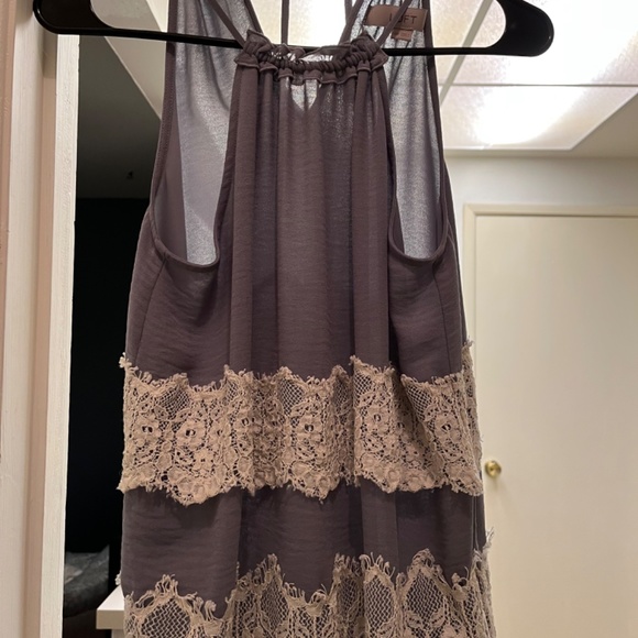 Halter top with lace design - Picture 2 of 2